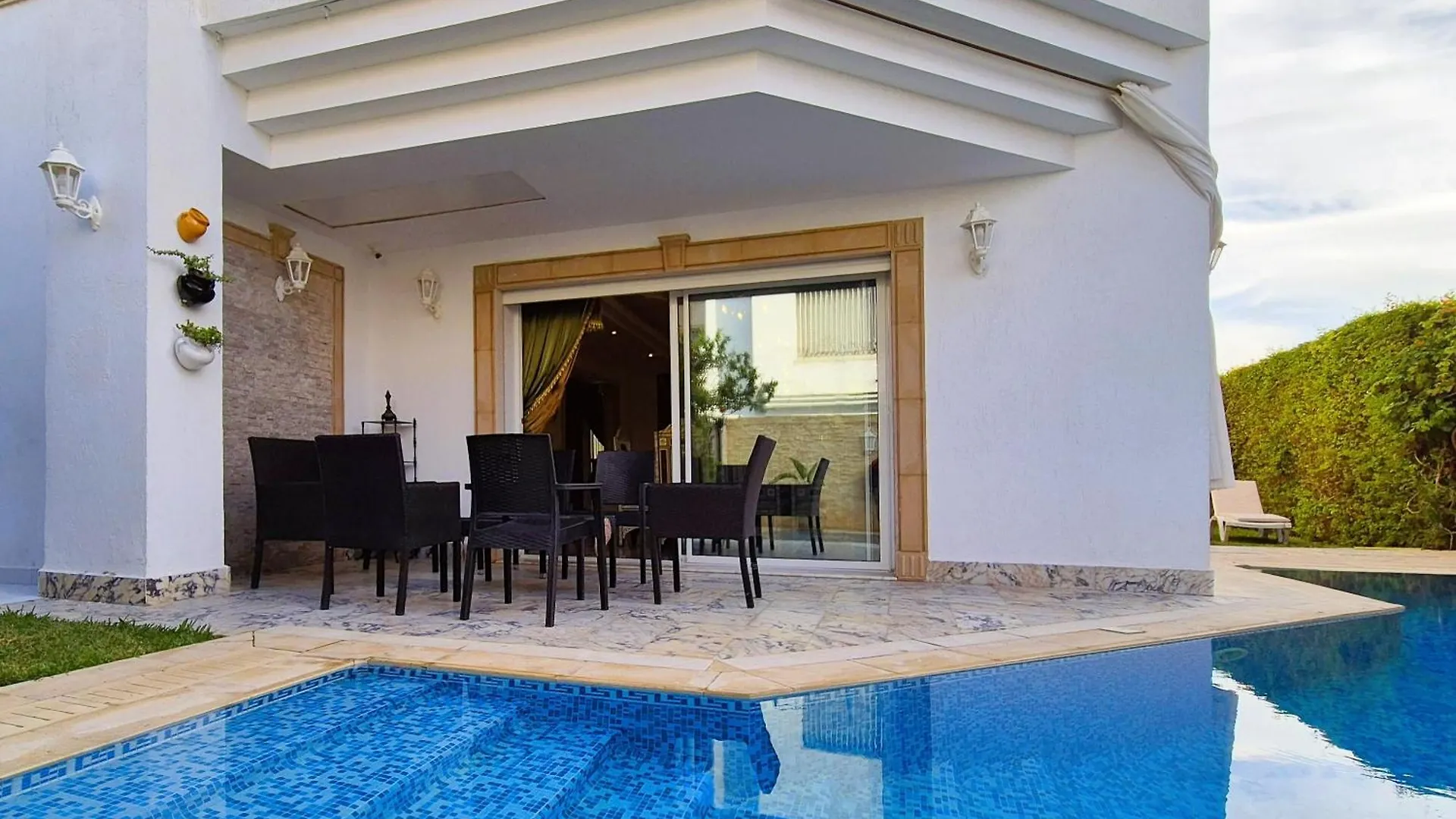 Guest house L'Orchidee - Suites De Luxe Avec Piscine Chauffee Et Vue Sur Le Lac De Tunis