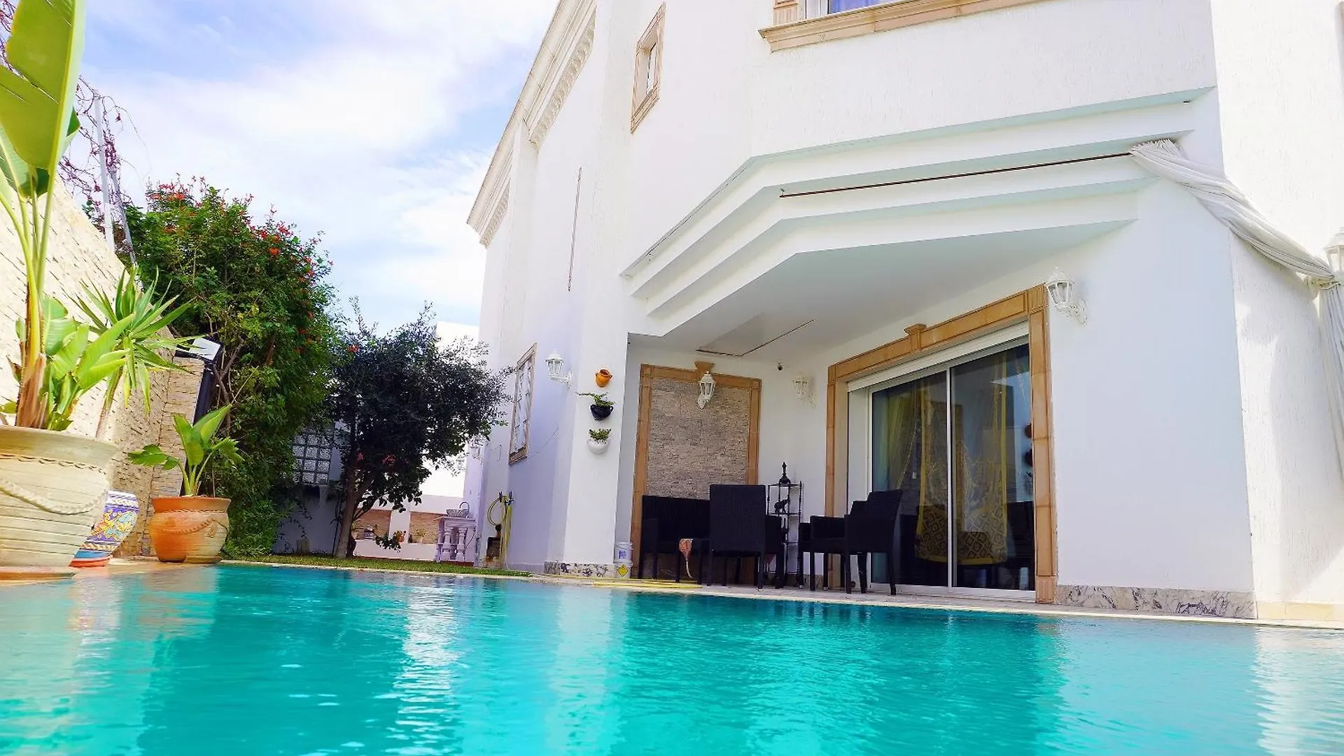 L'Orchidee - Suites De Luxe Avec Piscine Chauffee Et Vue Sur Le Lac De Tunis 0*,  Tunisia