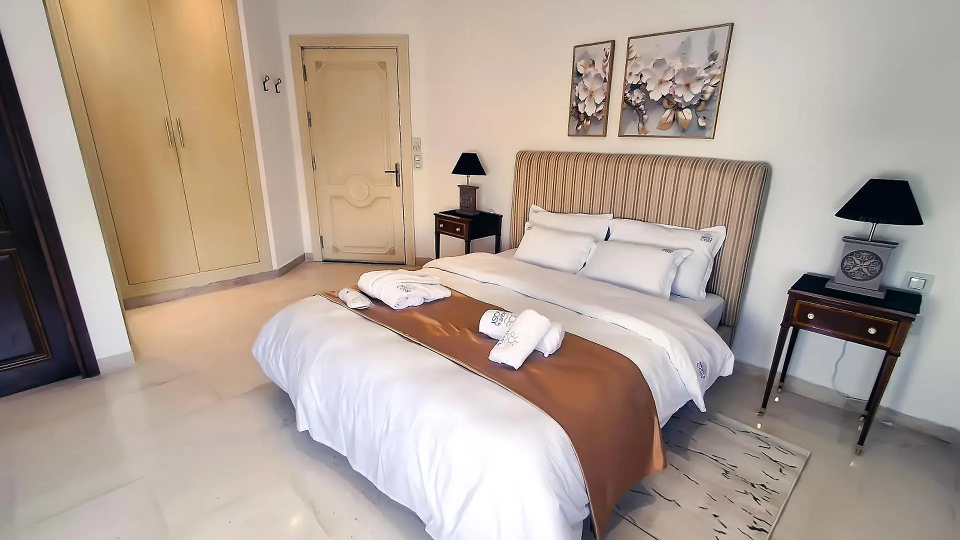 Guest house L'Orchidee - Suites De Luxe Avec Piscine Chauffee Et Vue Sur Le Lac De Tunis