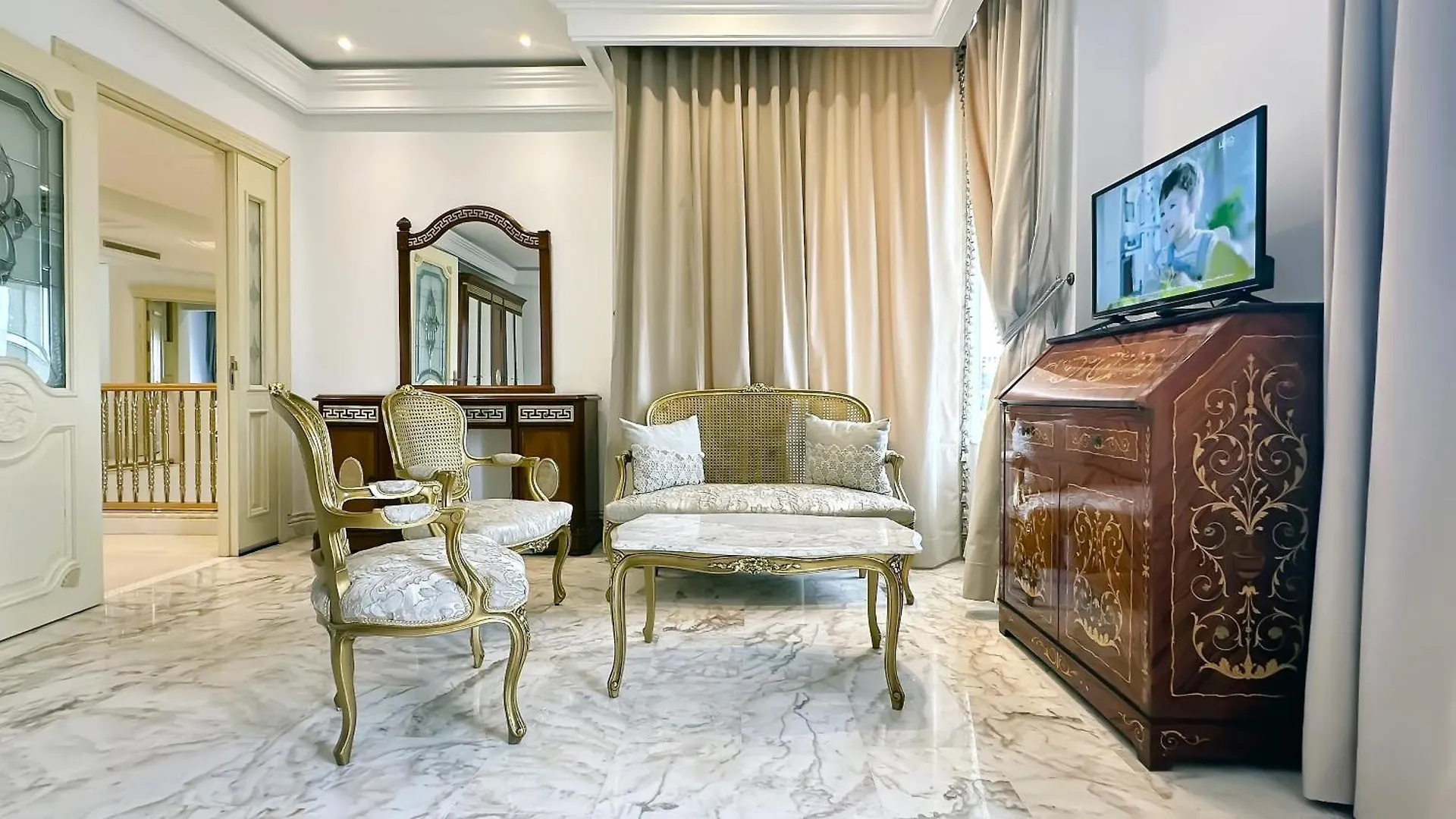 Guest house L'Orchidee - Suites De Luxe Avec Piscine Chauffee Et Vue Sur Le Lac De Tunis