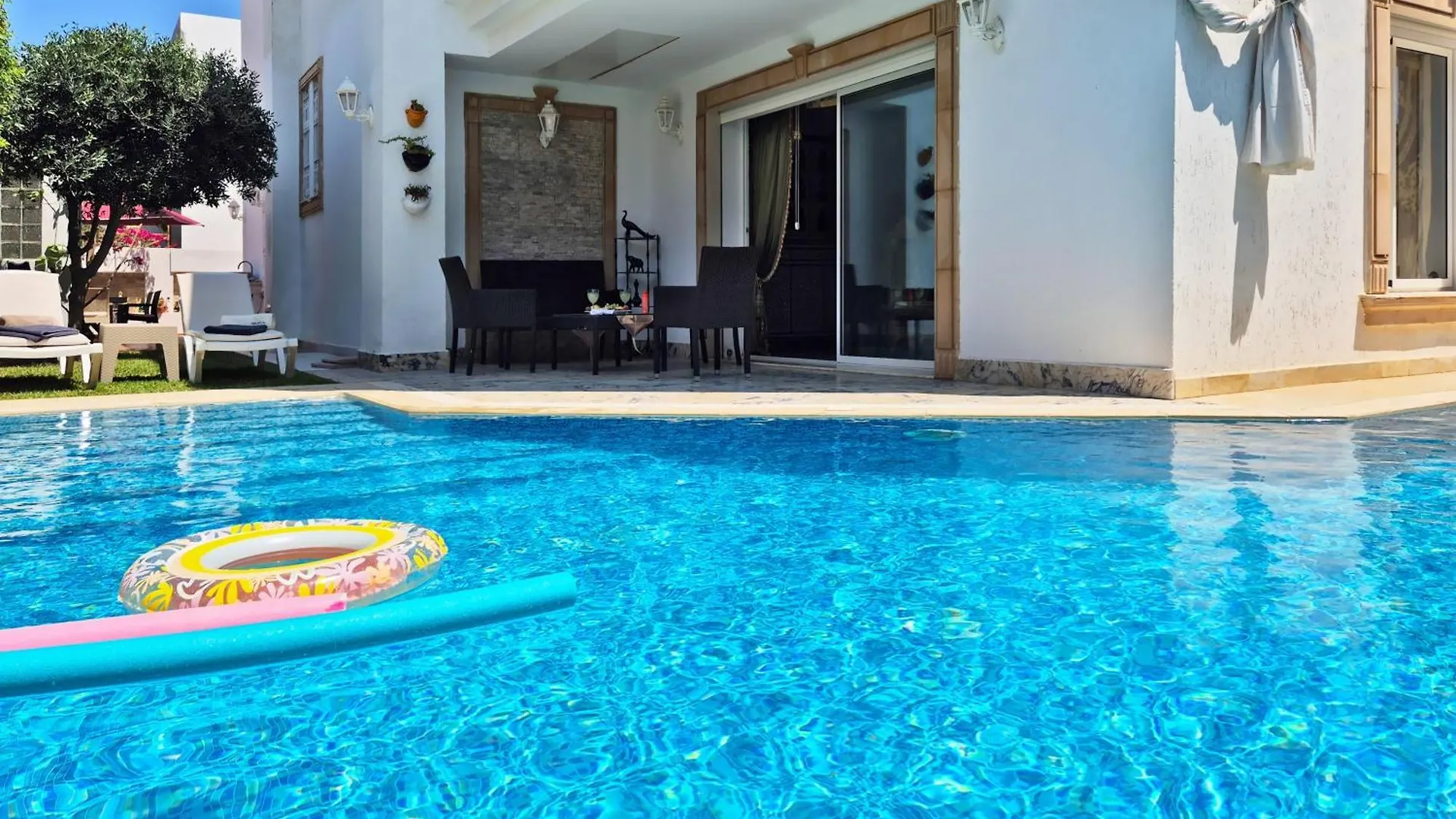 L'Orchidee - Suites De Luxe Avec Piscine Chauffee Et Vue Sur Le Lac De Tunis Guest house